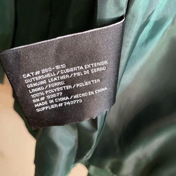 Vintage with tags.  St. John’s Bay green washable suede.  Small - Picture 5 of 7